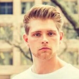 Profile photo of Simon