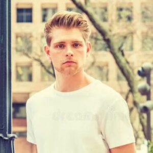 Profile photo of Simon